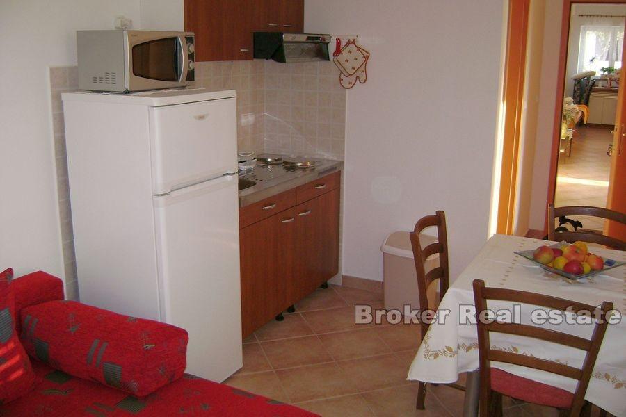 Ön Rab, charmigt lägenhetshus med havsutsikt