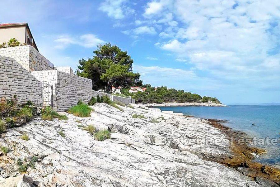 Otok Brač - Novouređeni dvosobni apartman s pogledom na more