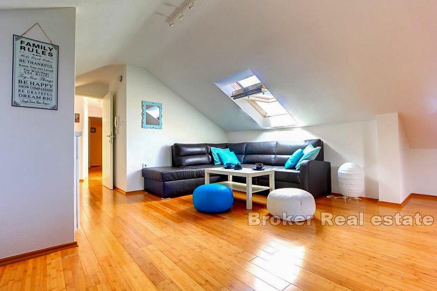 Otok Brač - Novouređeni dvosobni apartman s pogledom na more