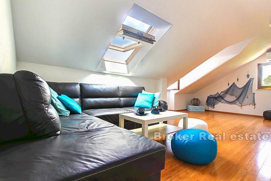 Otok Brač - Novouređeni dvosobni apartman s pogledom na more