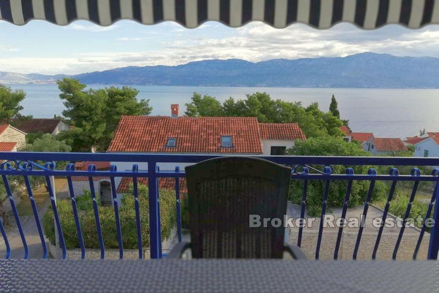 Wyspa Brac, bliźniak z trzema apartamentami