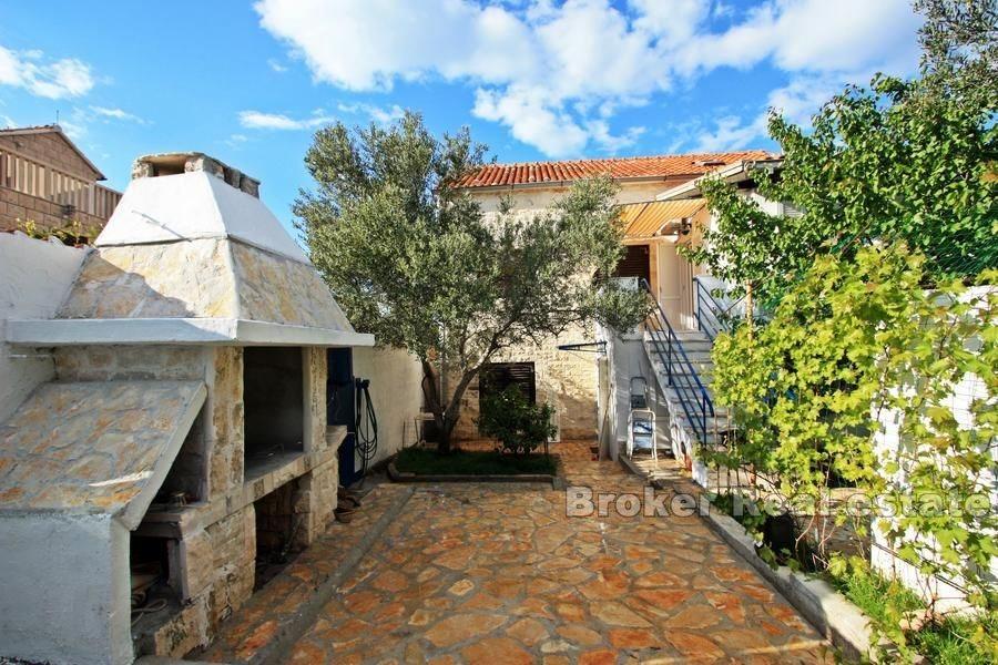 Wyspa Brac, bliźniak z trzema apartamentami