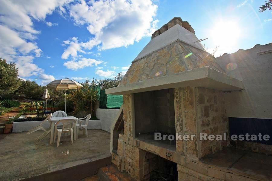 Wyspa Brac, bliźniak z trzema apartamentami