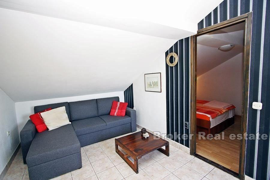 Wyspa Brac, bliźniak z trzema apartamentami