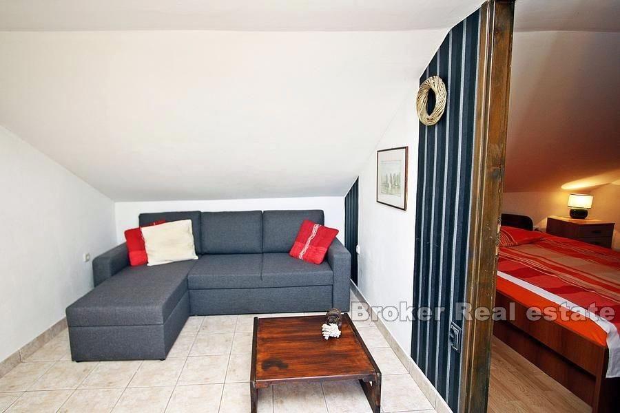 Wyspa Brac, bliźniak z trzema apartamentami