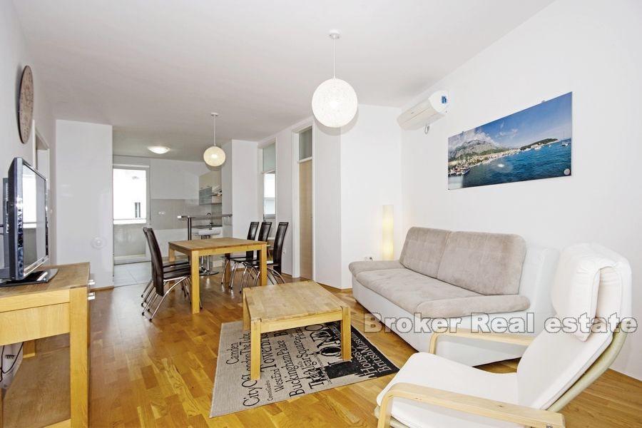 Makarska, moderní třípokojový apartmán s výhledem na moře