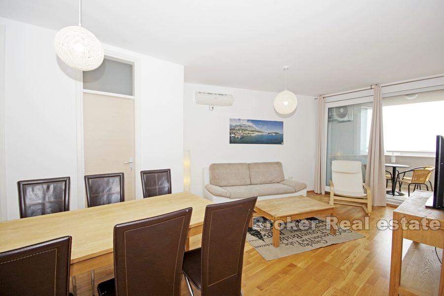 Makarska, nowoczesny apartament z trzema sypialniami i widokiem na morze