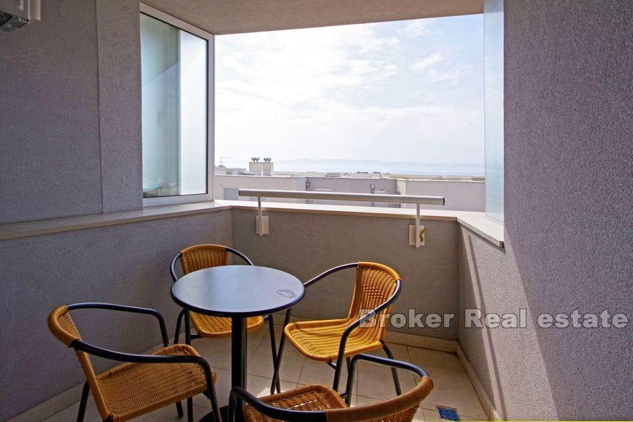 Makarska, nowoczesny apartament z trzema sypialniami i widokiem na morze