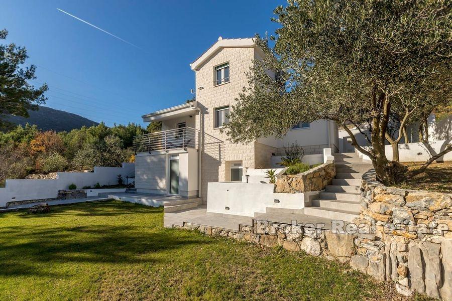 Near Omis, newly built villa with pool