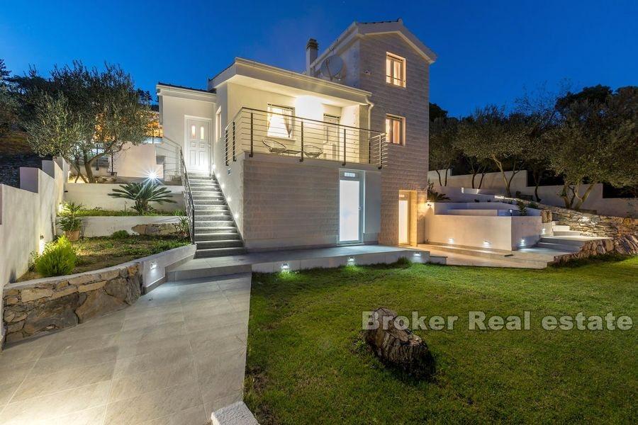 Near Omis, newly built villa with pool