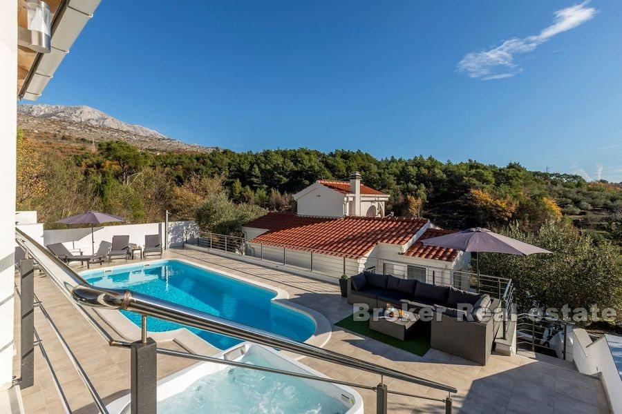 Near Omis, newly built villa with pool