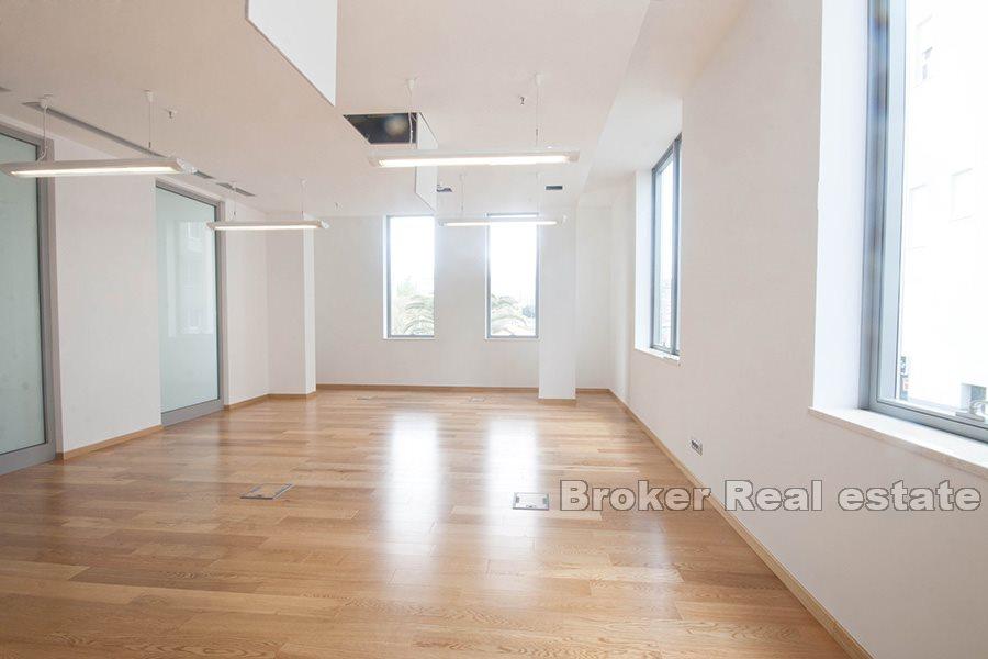 Split - Business premises in an attractive location