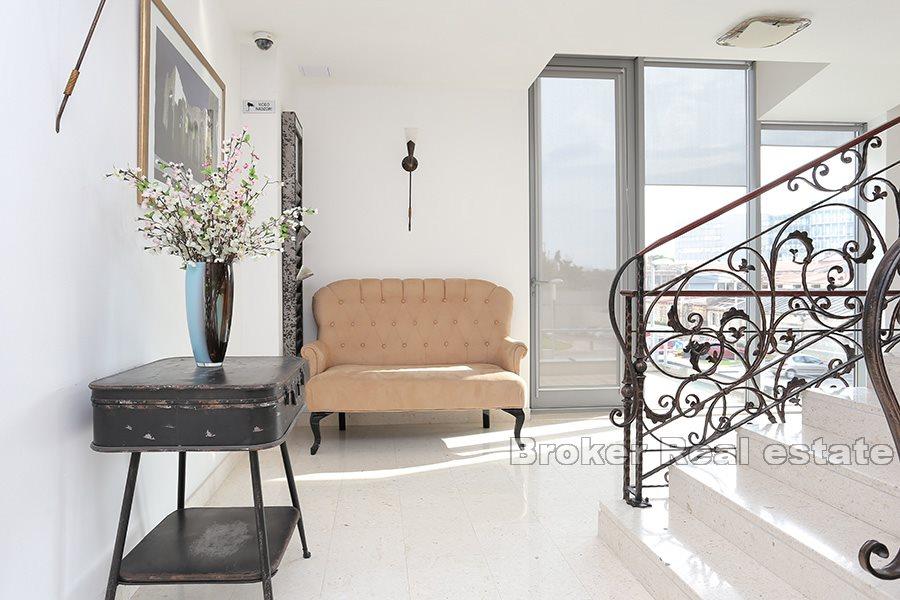 Split - Business premises in an attractive location