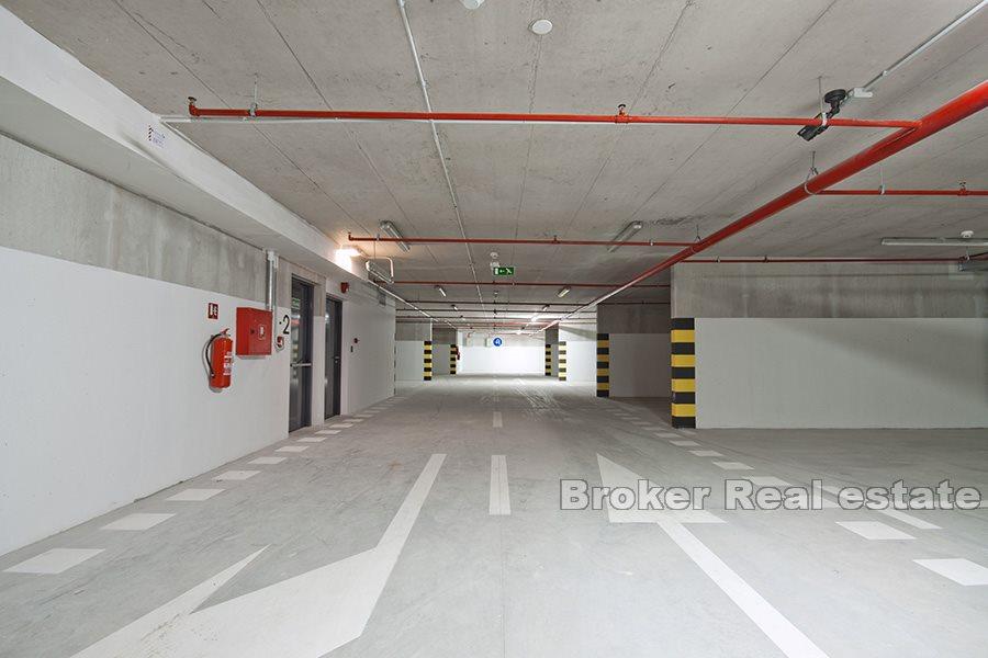 Split - Business premises in an attractive location