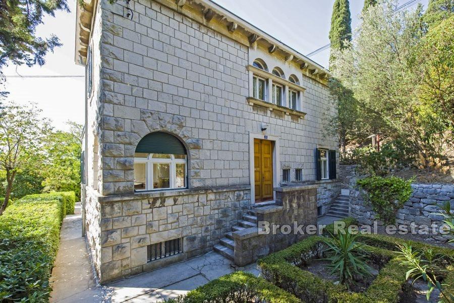 Split, Meje - Kamienna willa z basenem i widokiem na morze