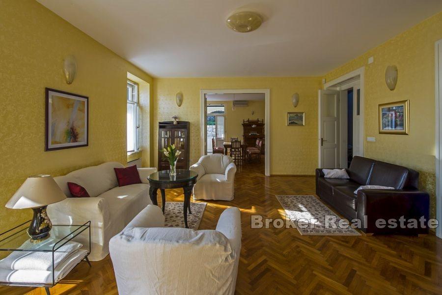 Split, Meje - Kamienna willa z basenem i widokiem na morze