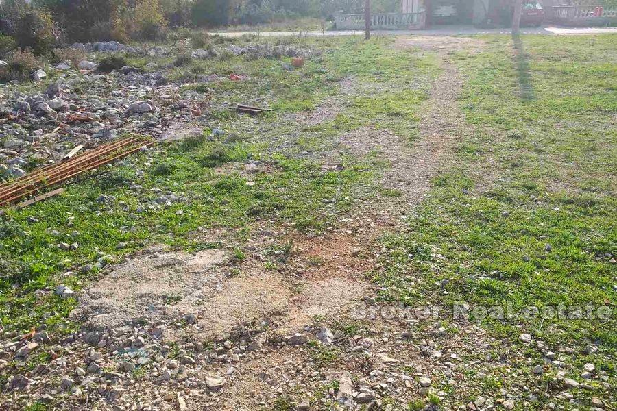 Proche Pirovac, terrain constructible