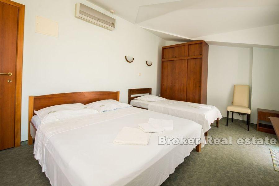 Kastela, dům se zahradou v blízkosti moře