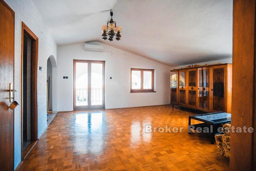 Island of Vir, detached house with garden