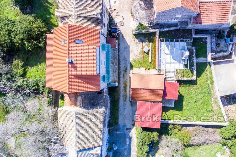 Øya Hvar - Stone hus i en rad med havutsikt