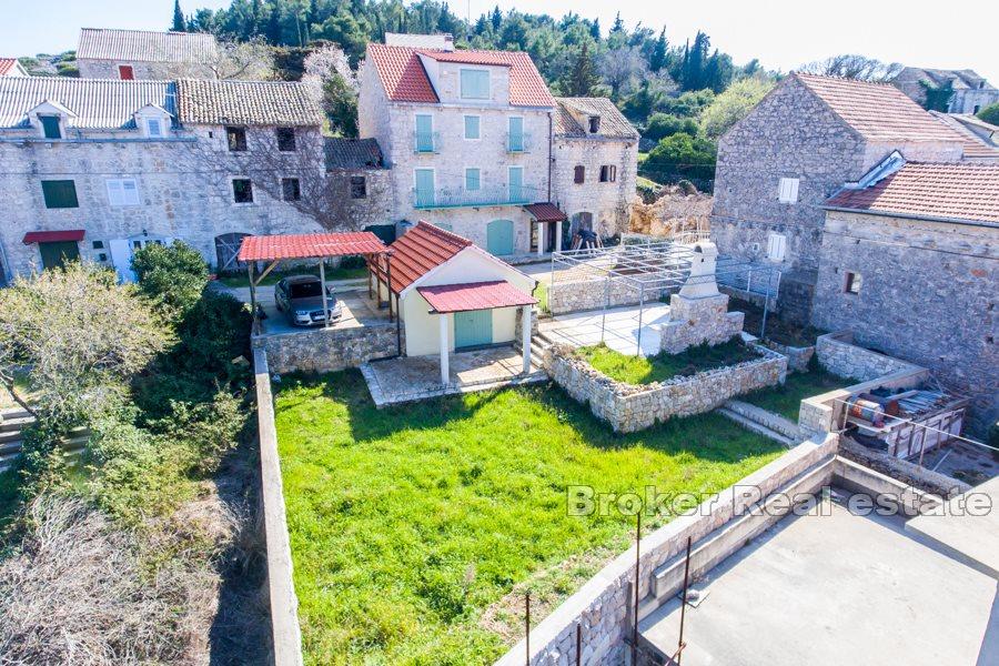 Øya Hvar - Stone hus i en rad med havutsikt
