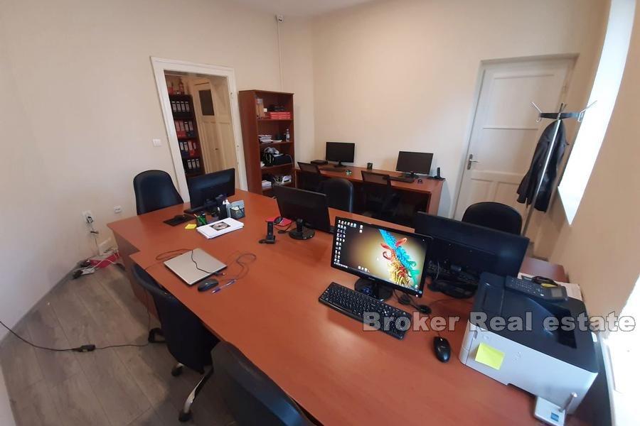 Split - Spinut, business space on busy street