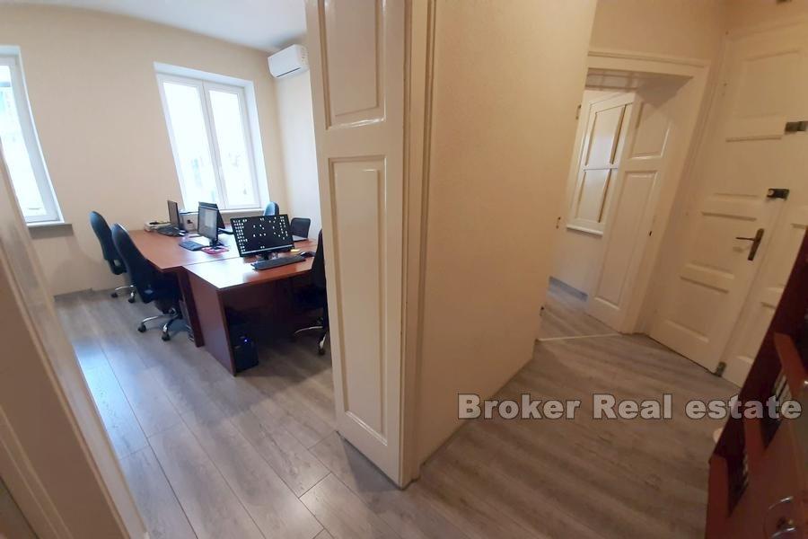 Split - Spinut, spazio commerciale su una strada trafficata