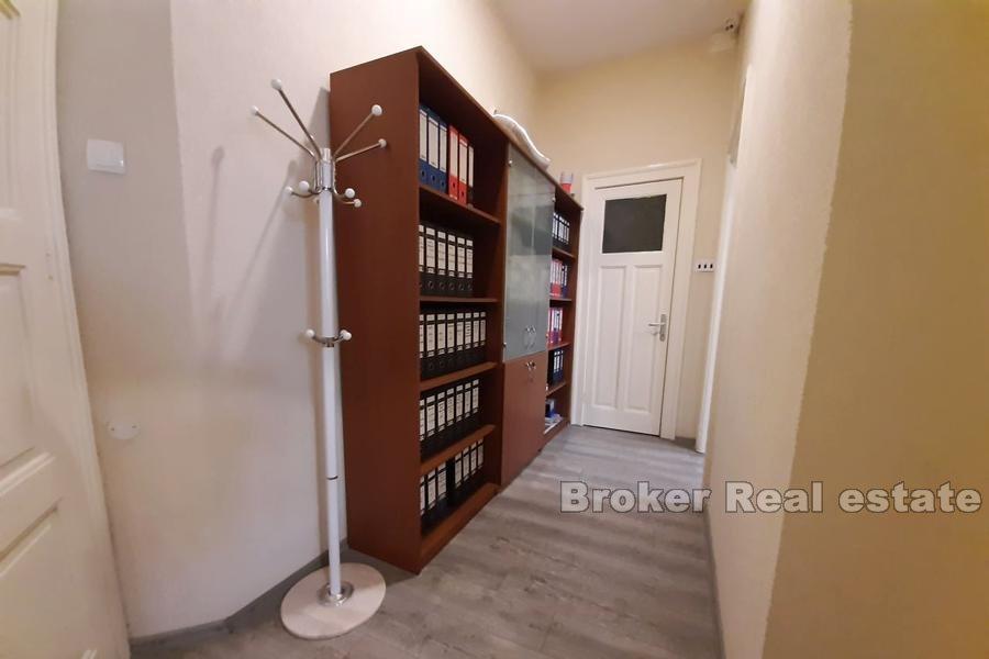 Split - Spinut, business space on busy street