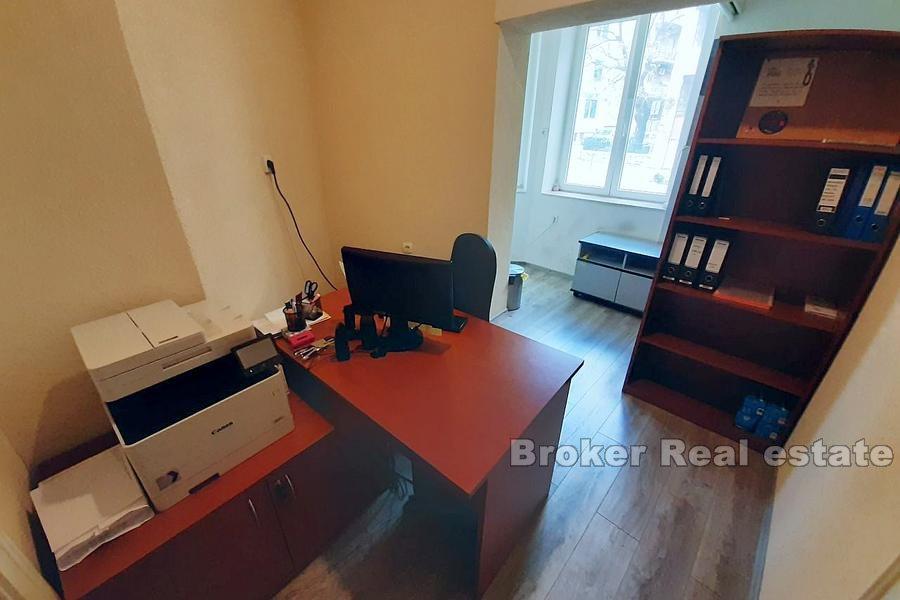 Split - Spinut, business space on busy street