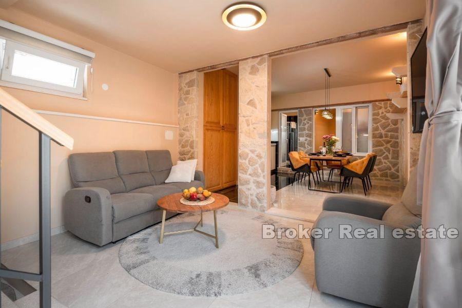 Split, Centrum - Dvoupodlažní apartmán s dvorem