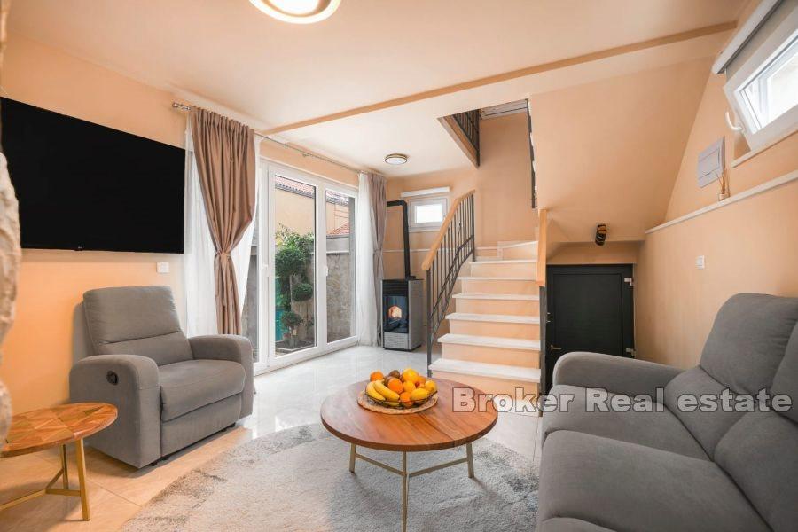Split, Centrum - Dvoupodlažní apartmán s dvorem