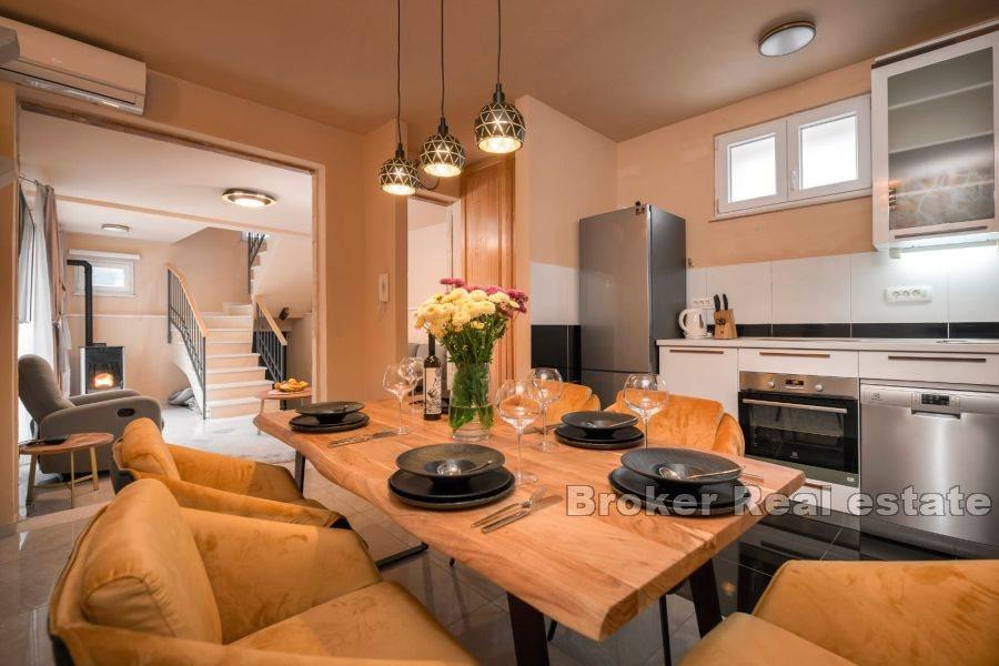 Split, Centrum - Dvoupodlažní apartmán s dvorem