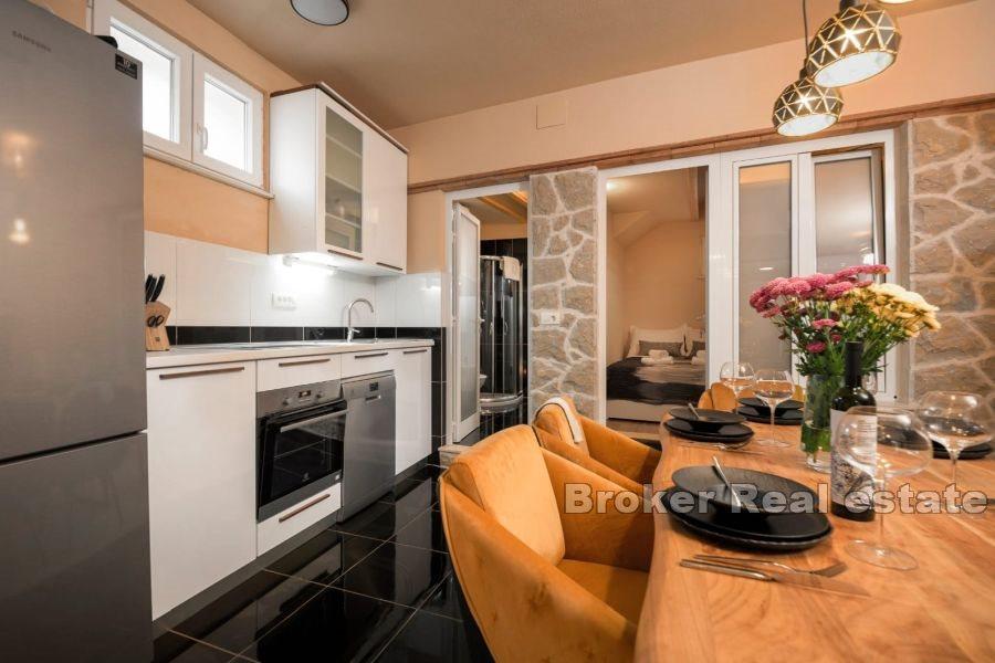 Split, Centrum - Dvoupodlažní apartmán s dvorem