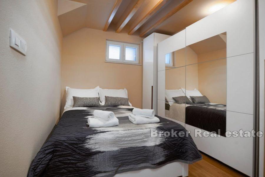Split, Centrum - Dvoupodlažní apartmán s dvorem