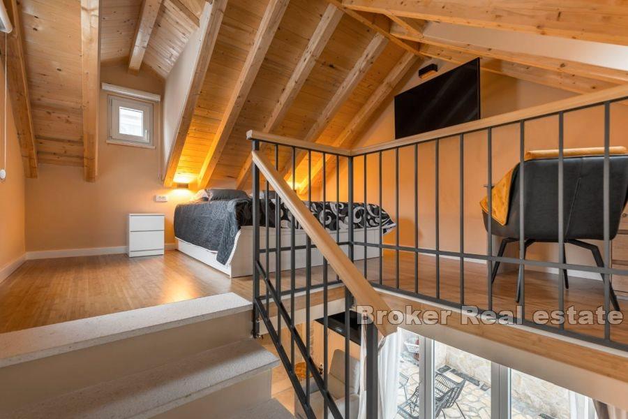 Split, Centrum - Dvoupodlažní apartmán s dvorem