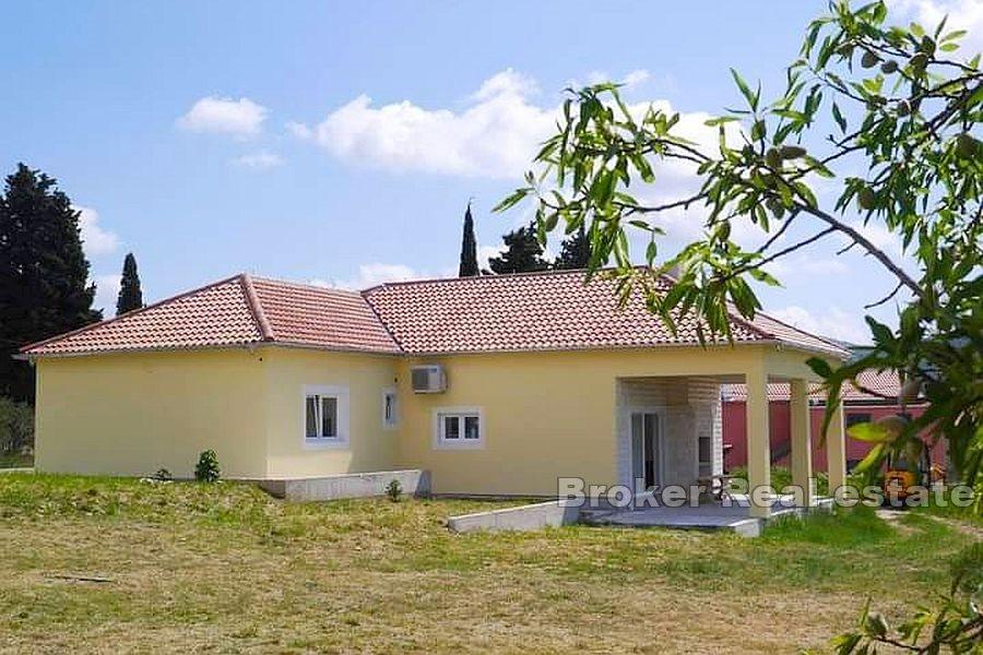 Sibenik - Familie-etasjes hus