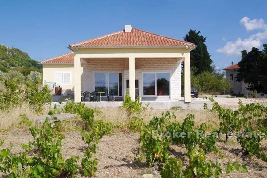 Sibenik - Familie-etasjes hus