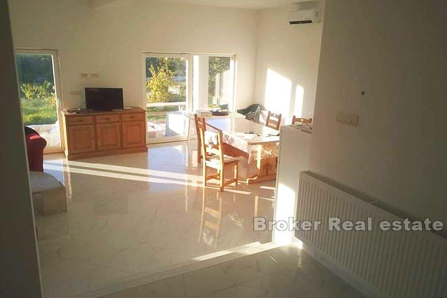 Sibenik - Familie-etasjes hus