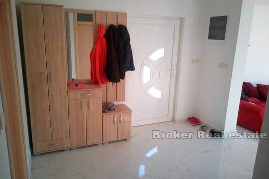 Sibenik - Familie-etasjes hus