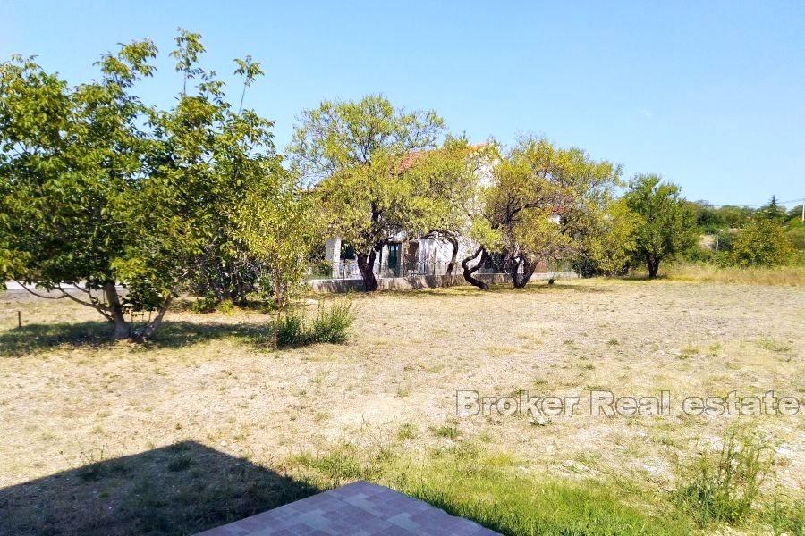 Sibenik - Familie-etasjes hus