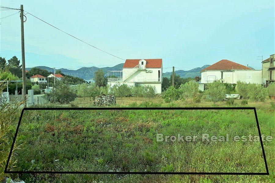 Peljesac - Byggnadstomt i andra raden mot havet