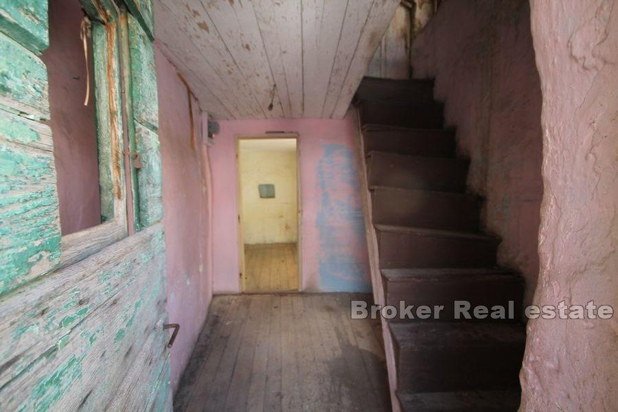 Kastela - Altes indigenes Steinhaus