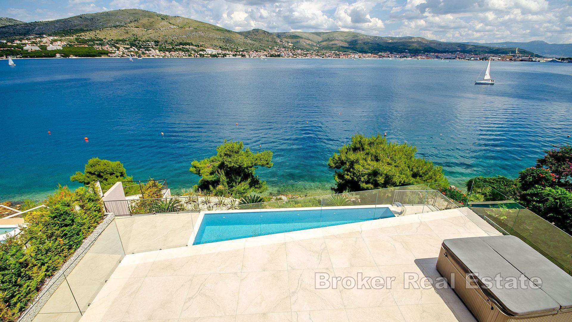 Ön Ciovo - Nybyggd villa med pool