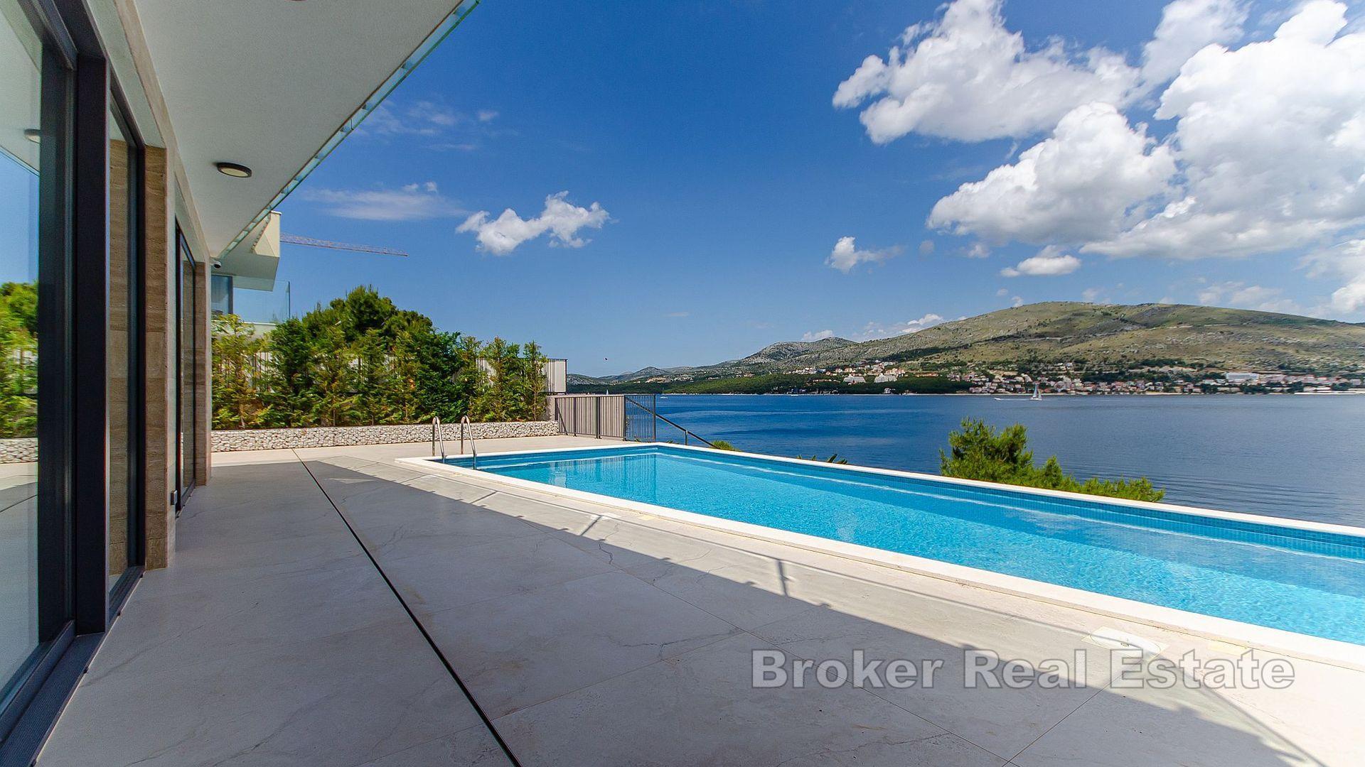 Ön Ciovo - Nybyggd villa med pool