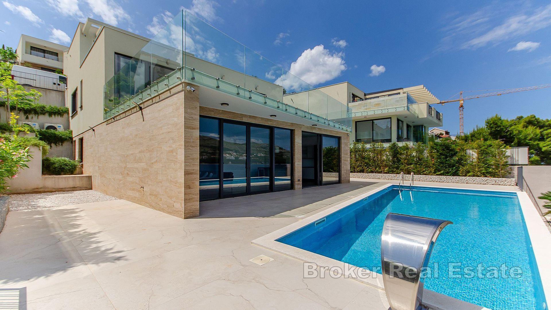 Ön Ciovo - Nybyggd villa med pool