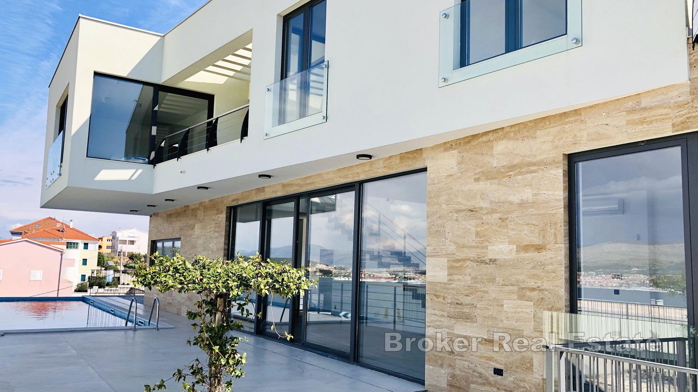 Luksuriøs villa med panoramautsikt over havet