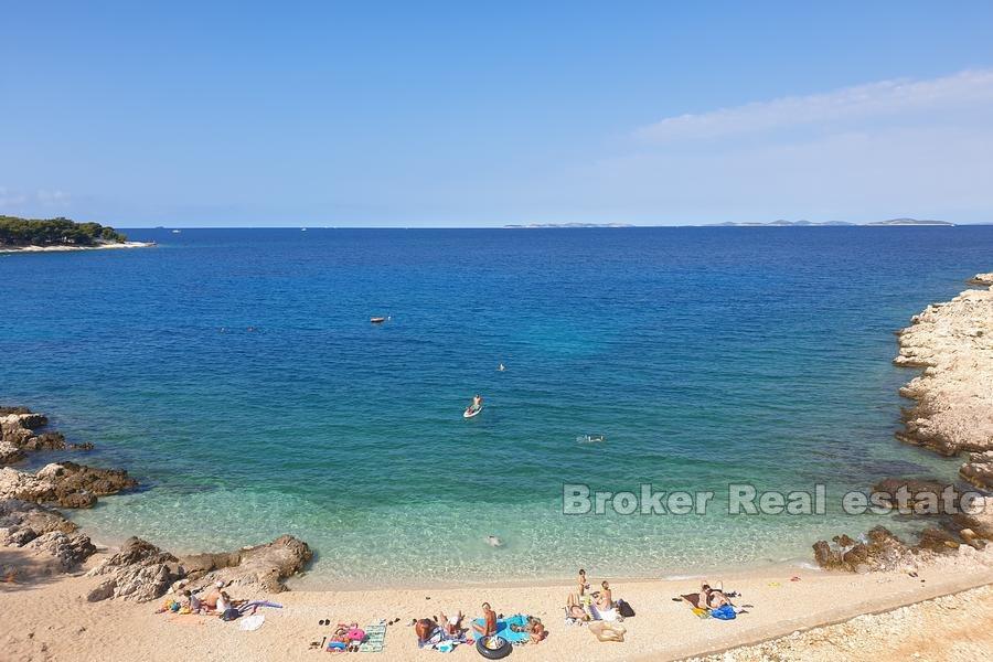 Primošten - Građevinsko zemljište prvi red do mora