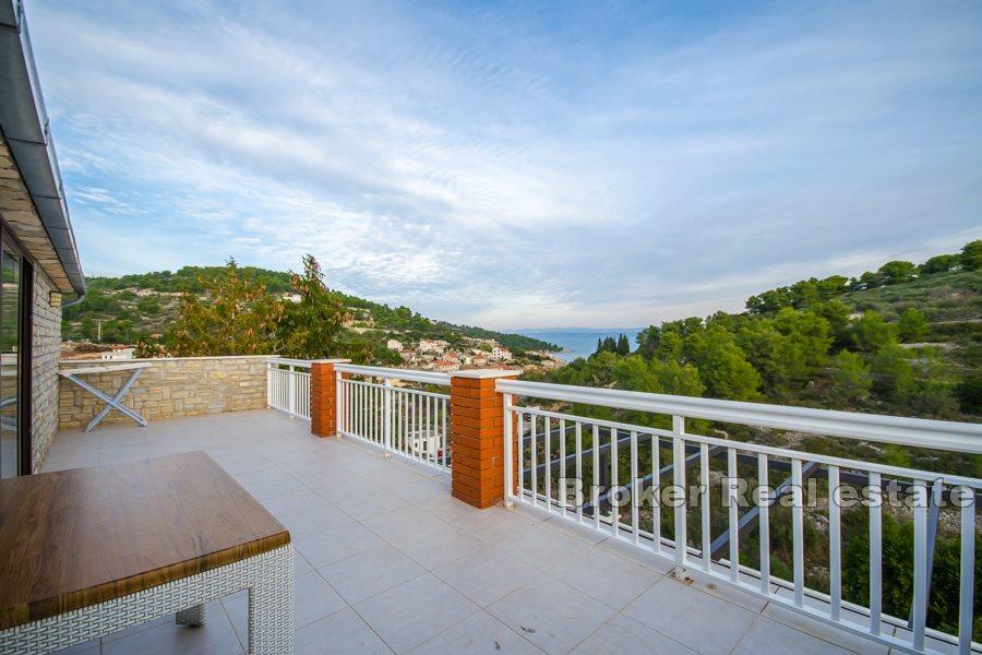 Insel Solta, Apartmenthaus mit Pool