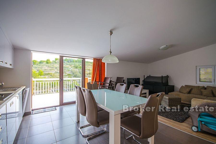 Insel Solta, Apartmenthaus mit Pool