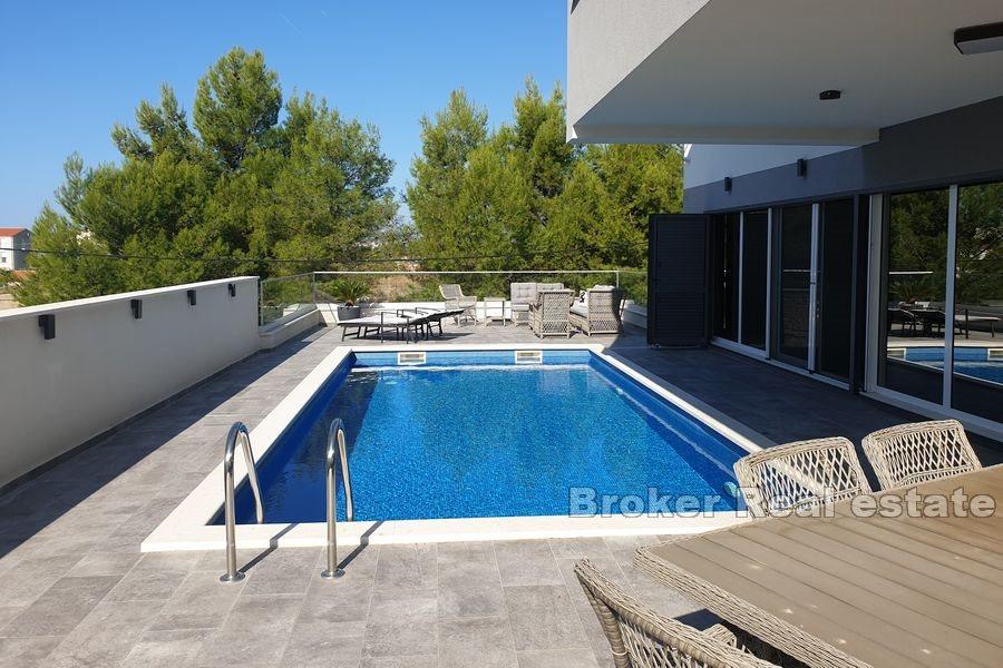 Near Split - House with pool